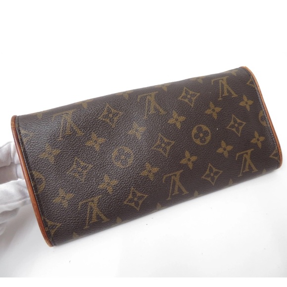 LOUIS VUITTON Pochette Twin GM Monogram Shoulder Bag - Picture 4 of 16